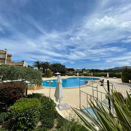 Beau Studio Dans Residence Avec Piscine Et Vue Sur La Ville - 5Min Des Plages Mandelieu エクステリア 写真