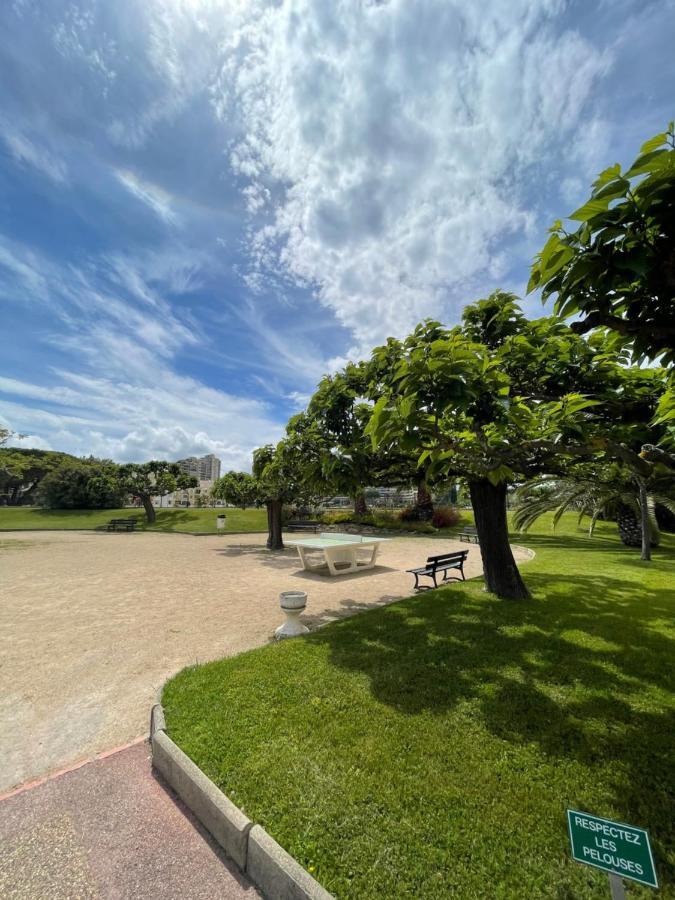 Beau Studio Dans Residence Avec Piscine Et Vue Sur La Ville - 5Min Des Plages Mandelieu エクステリア 写真