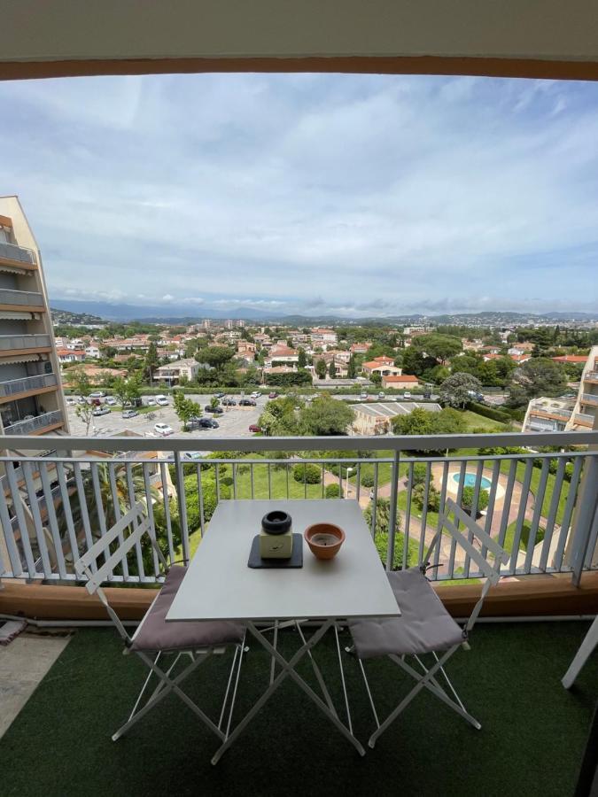 Beau Studio Dans Residence Avec Piscine Et Vue Sur La Ville - 5Min Des Plages Mandelieu エクステリア 写真