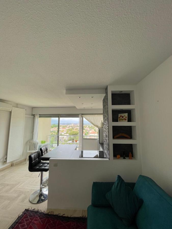 Beau Studio Dans Residence Avec Piscine Et Vue Sur La Ville - 5Min Des Plages Mandelieu エクステリア 写真